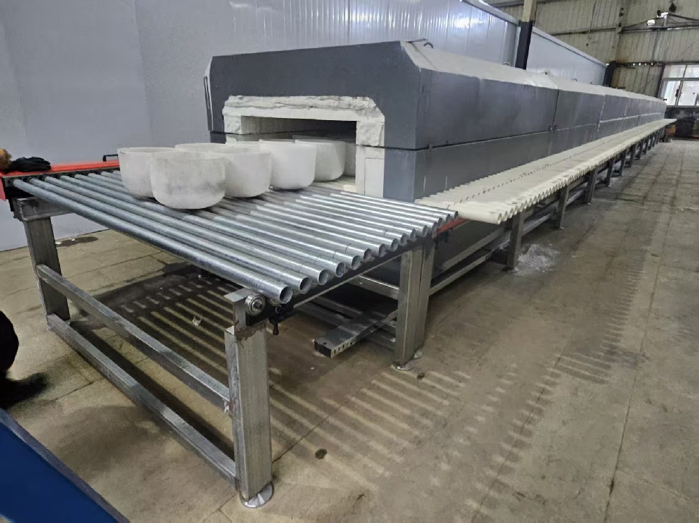 Microwave high-temperature roller kiln